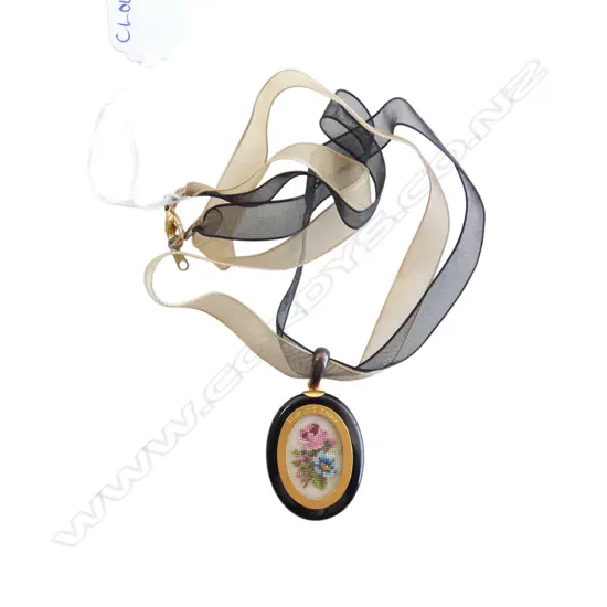 VICTORIAN PENDANT w. NEEDLEWORK ROSE 50x30mm gold mounted on black enamel
