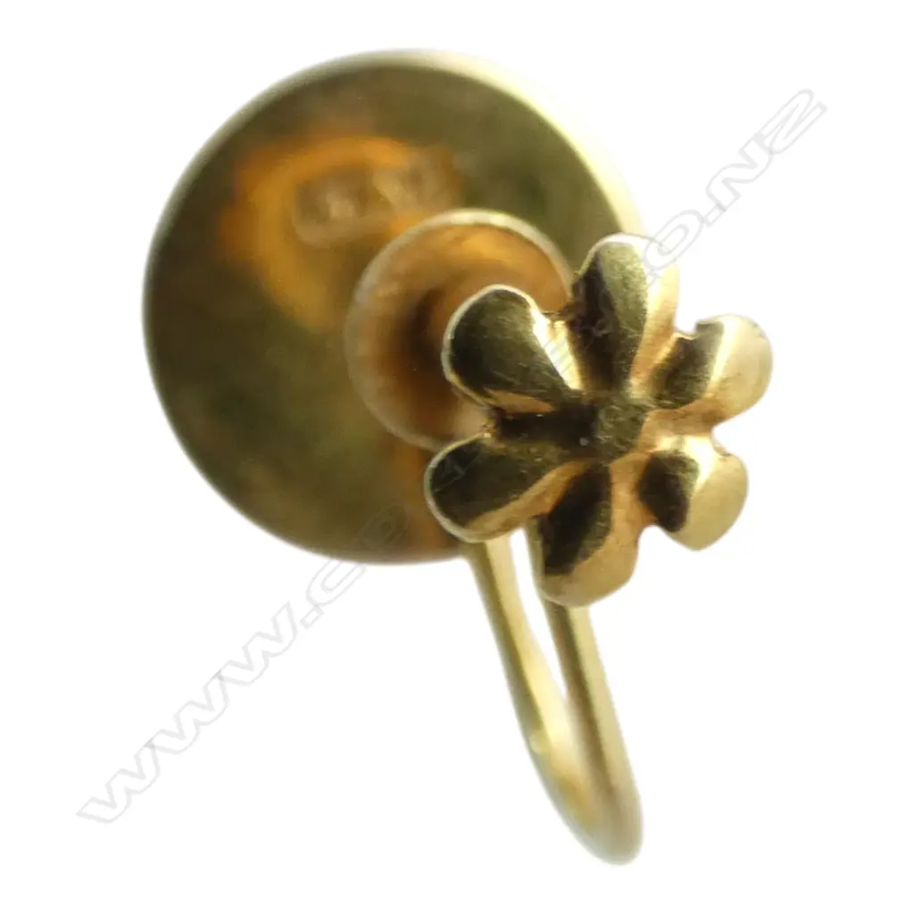 9CT GOLD AND ONYX EARRINGS 3.60gms (screw on fittings) Image 1++