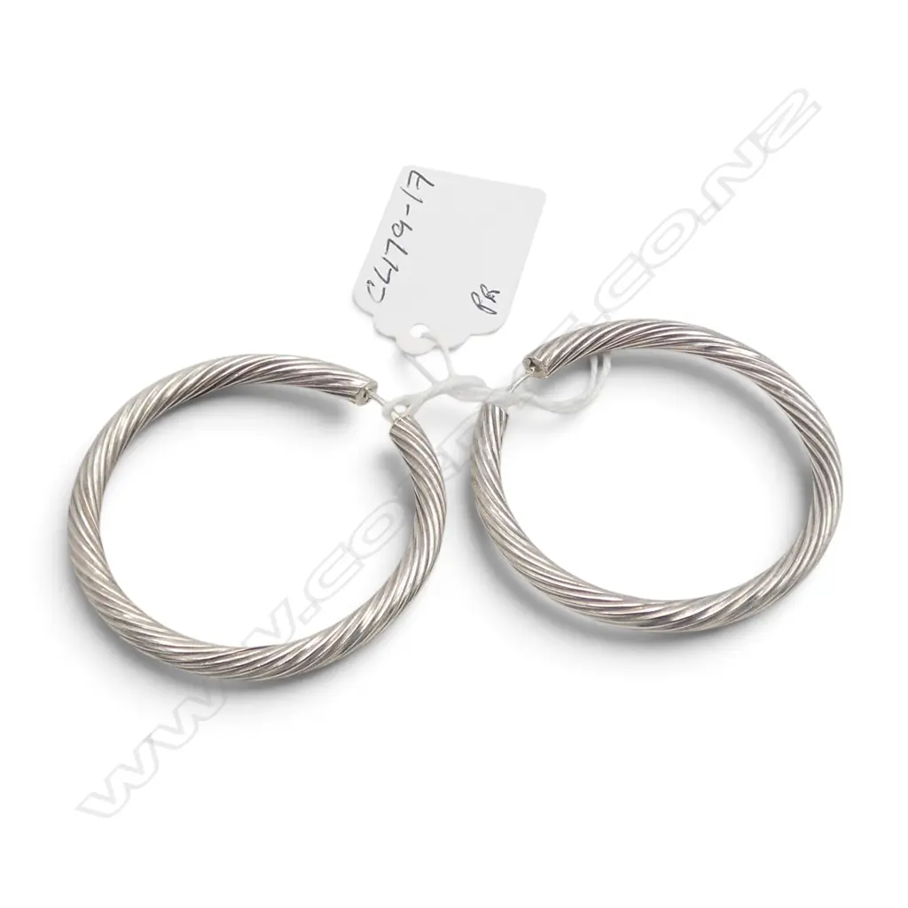 PR LRG SILVER TWISTED HOOP EARRINGS Image 1++