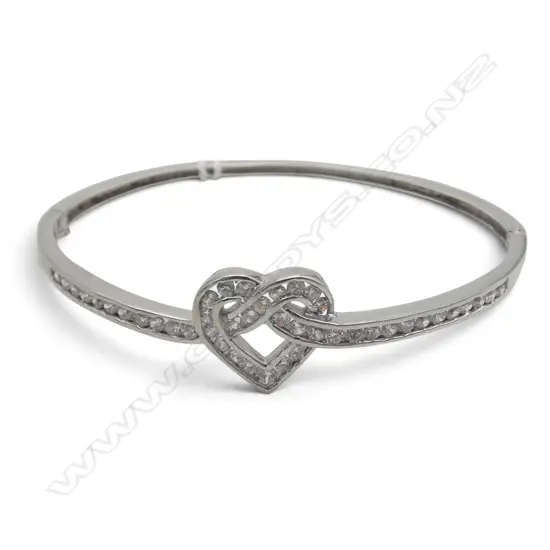 925 SILVER HINGED BANGLE w knotted heart - mounted w channel set faux diamonds
