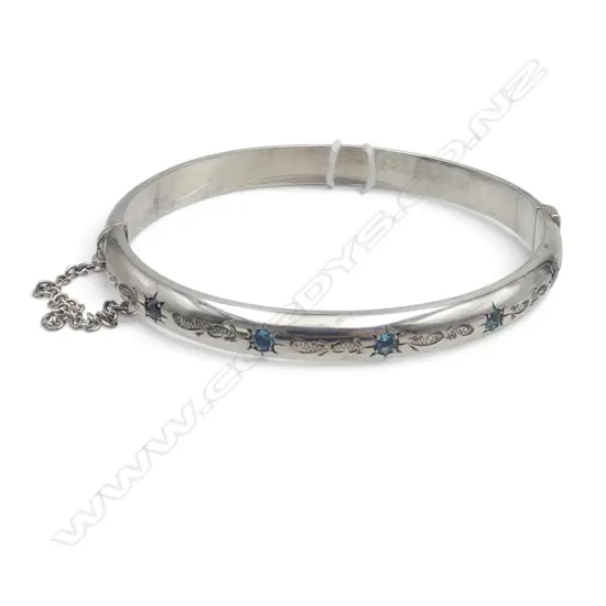 STG SILVER HINGED BANGLE w. 5 stones 13.68gms
