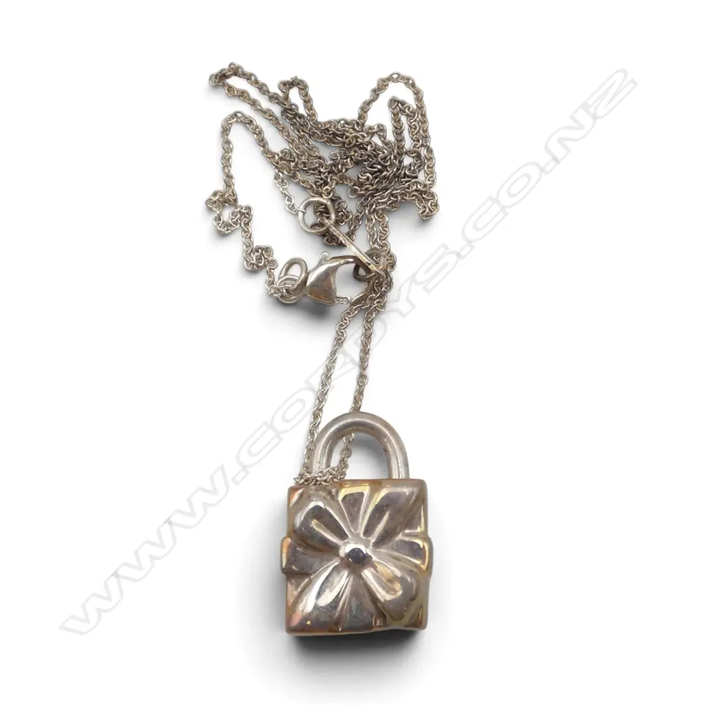 TIFFANY SILVER GIFT BOX PENDANT & CHAIN, BOX & BAG, L.400mm Image 1++