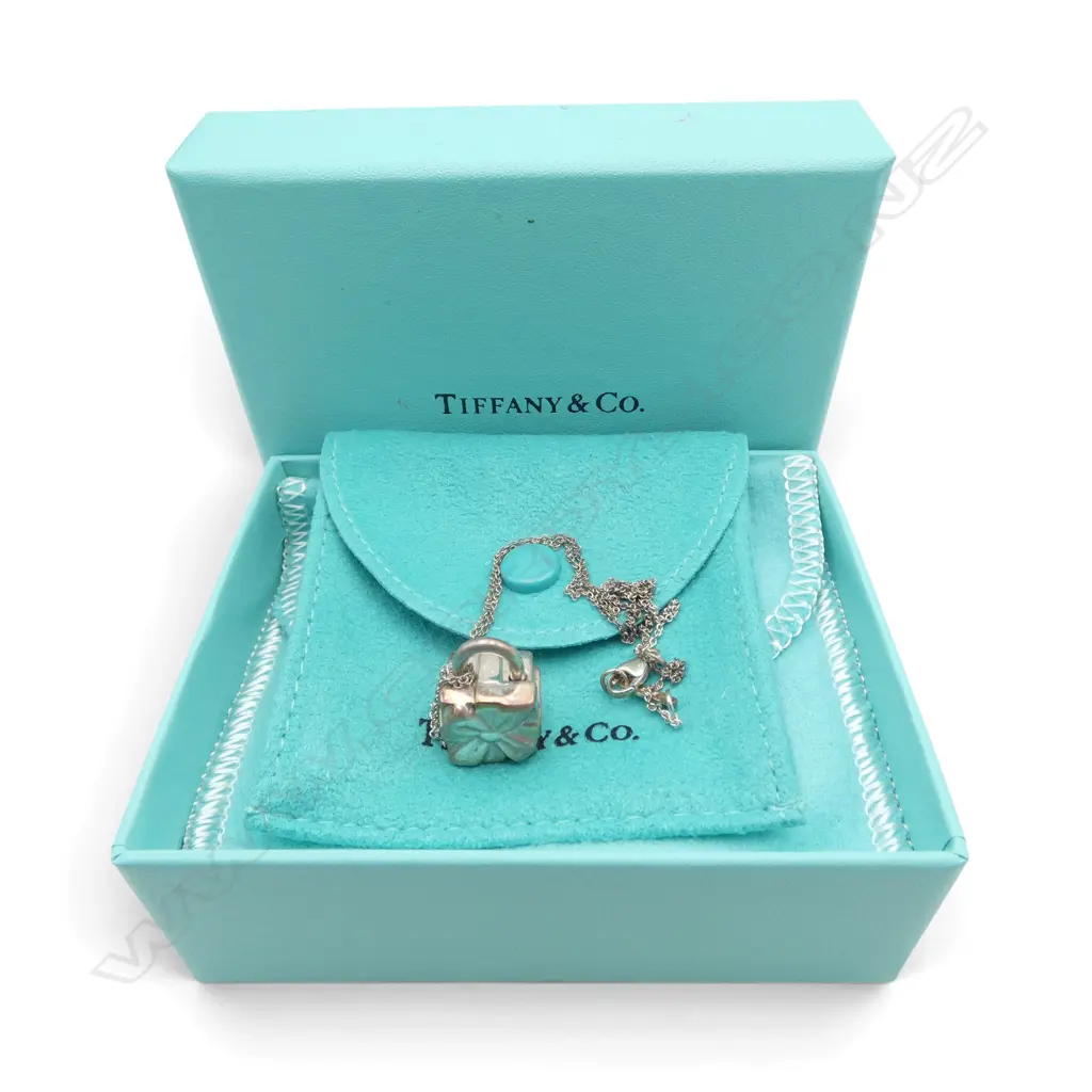 TIFFANY SILVER GIFT BOX PENDANT & CHAIN, BOX & BAG, L.400mm Image 1++