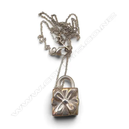 TIFFANY SILVER GIFT BOX PENDANT & CHAIN, BOX & BAG, L.400mm
