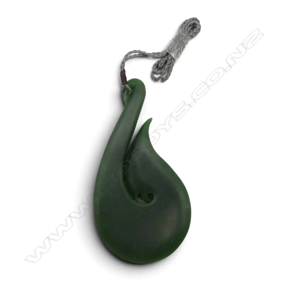 CARVE KAHURANGI POUNAMU HEI MATAU PENDANT H.113mm Image 1++
