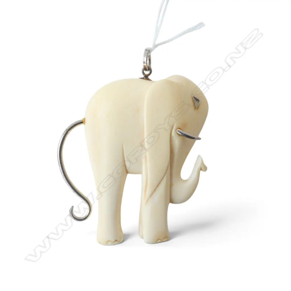 IVORY ELEPHANT PENDANT H.65mm Image 1++