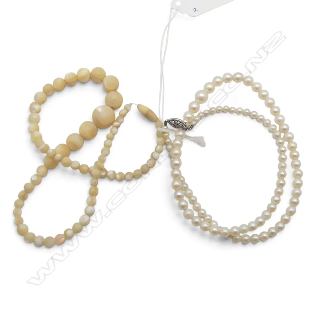 GRADUATED PEARL NECKLACE AND A MOTHER OF PEARL BEAD NECKLACE  Image 1++