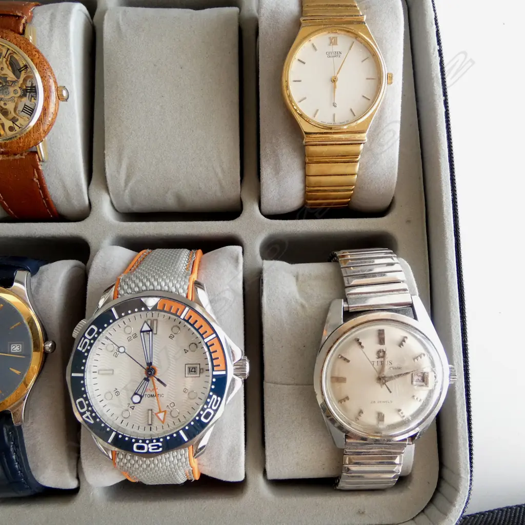 9 GENTS WRIST WATCHES IN CASE W.280mm Image 1++