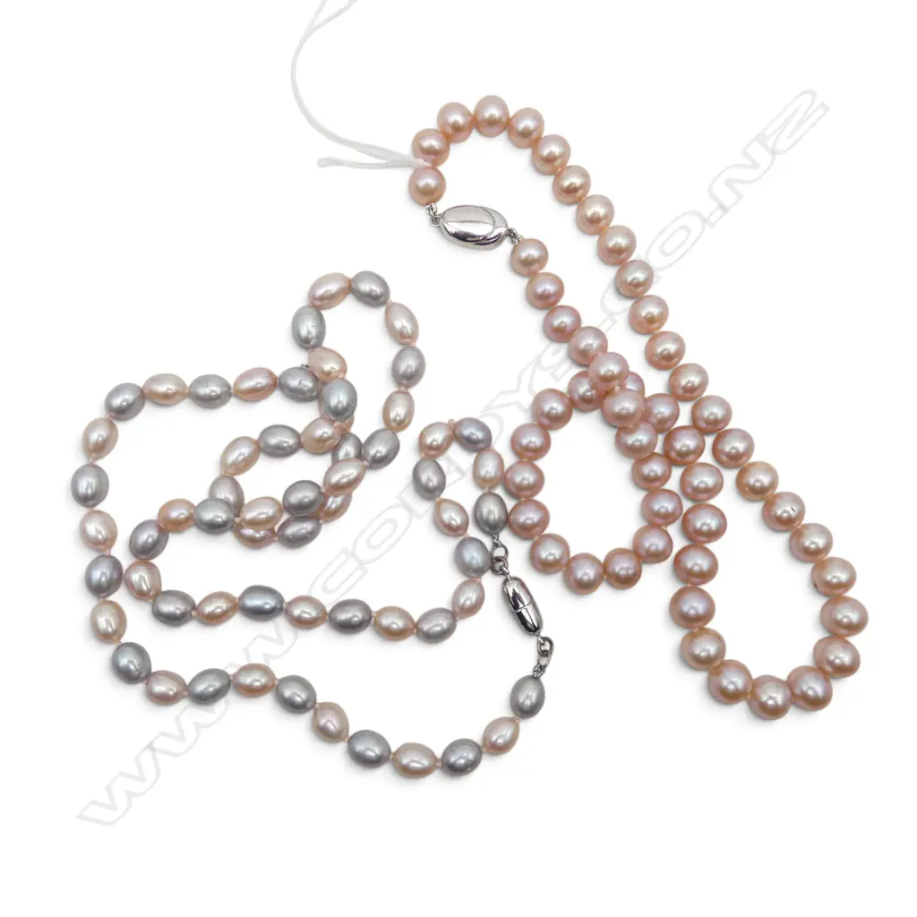 2 PEARL NECKLACES Image 1++