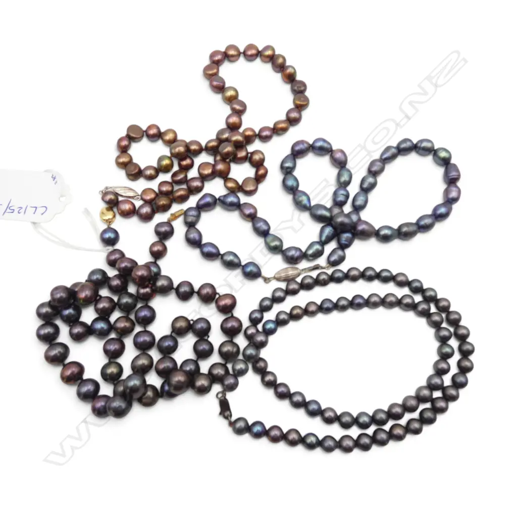 4 PEARL NECKLACES (1 w. 9CT CLASP L.490mm) Image 1++