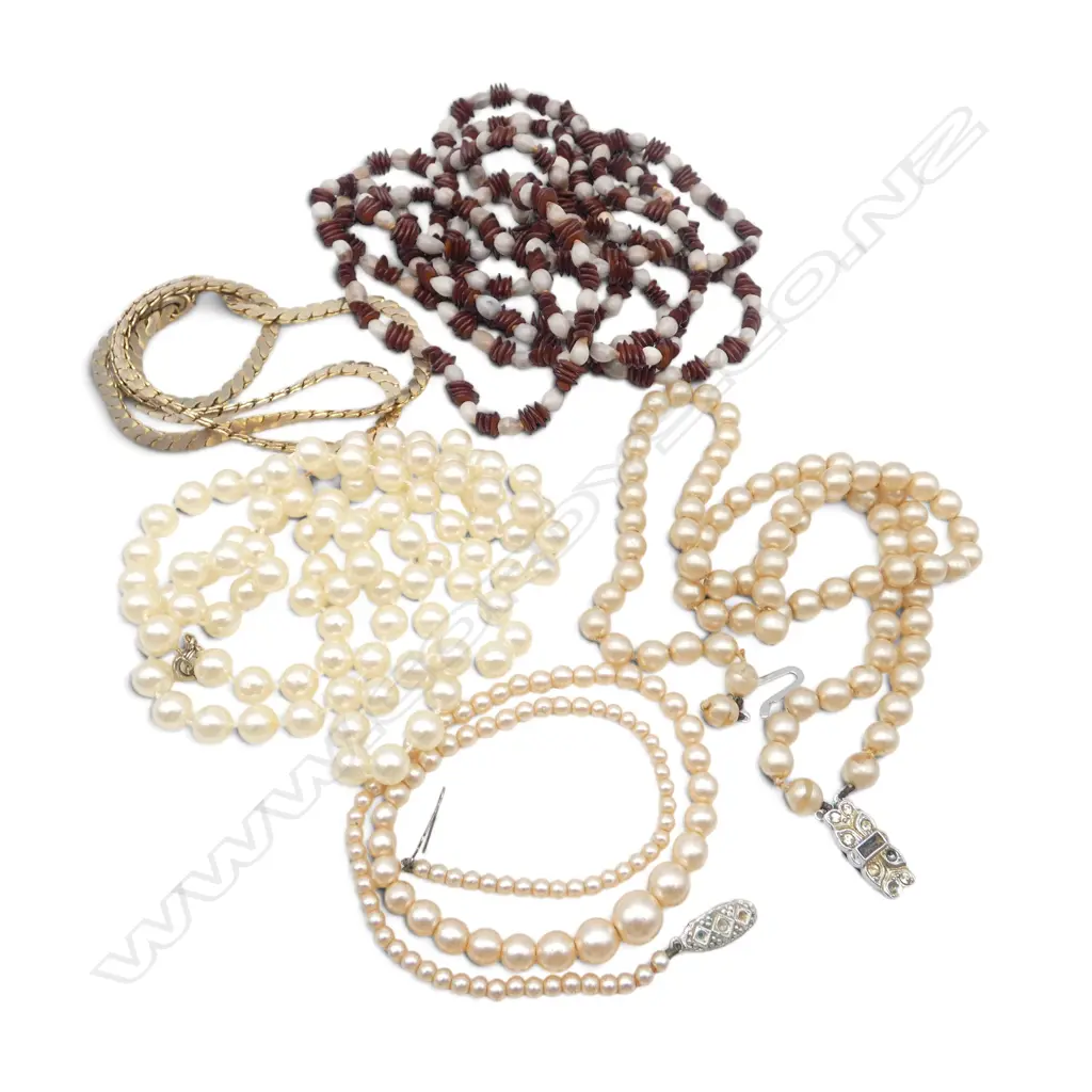 COSTUME PEARL NECKLACES Image 1++