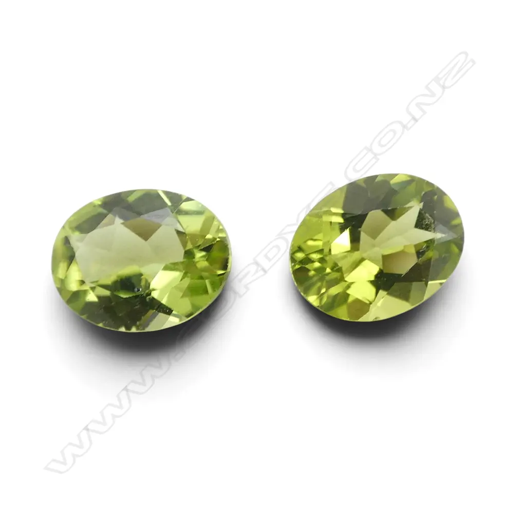 PR LOOSE OVAL CUT PERIDOTS Image 1++