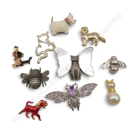10 NOVELTY ANIMAL BROOCHES