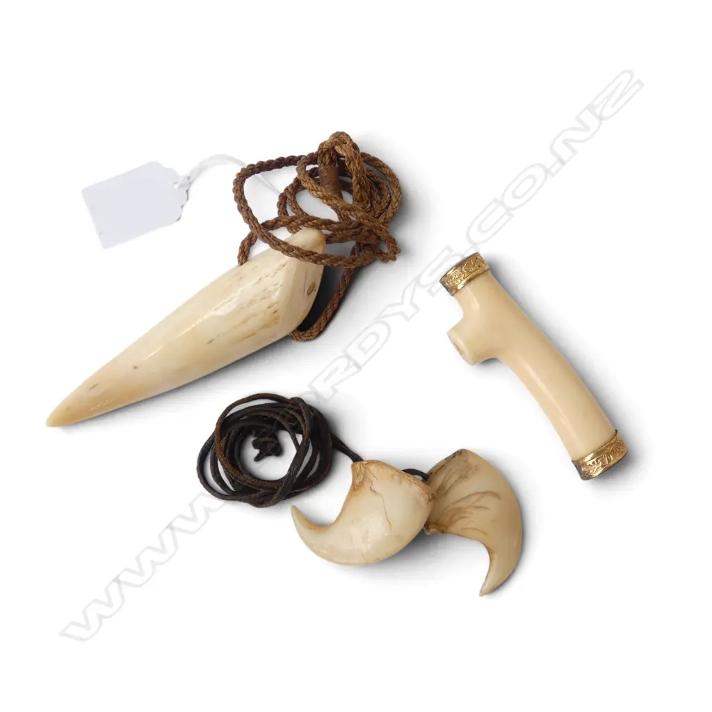 2 PENDANT NECKLACES; TIGER CLAW & TUSK + IVORY? PIECE w. GP ENDS L.85mm Image 1++
