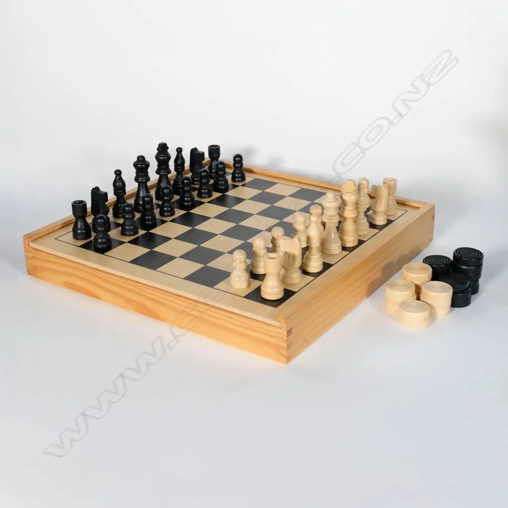 Wooden Chess Set (incl. Draughts Pieces). 290 x 290 x 45mm Image 1++