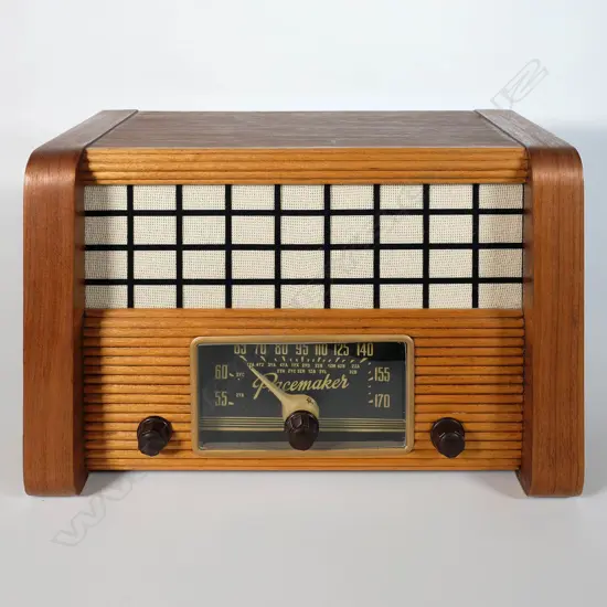 NZ Made Pacemaker Valve Radio - 1946 (faults),  375 x 210 x 240mm 