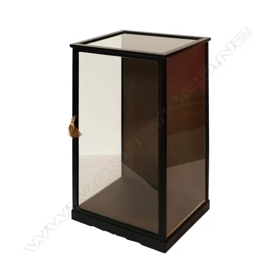 Vintage Japanese lacquer glass display cabinet, 335 x 280 x 540mm