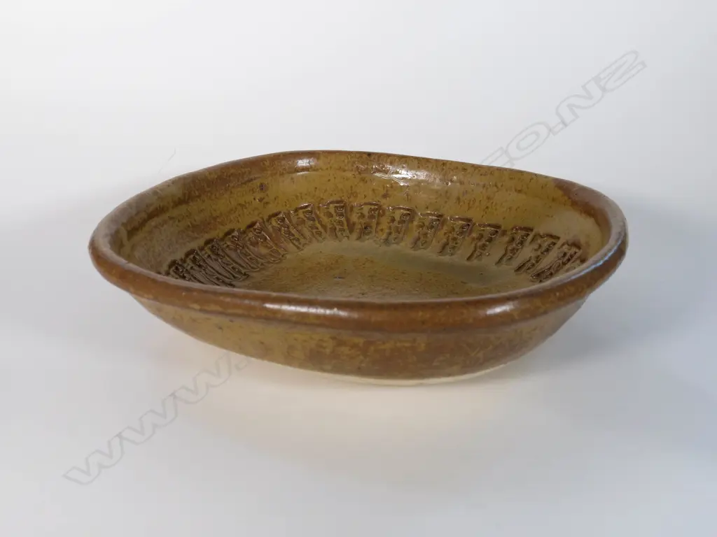 Don Thornley (1936-1989) - Stoneware platter w/ impressed geometric designs Image 1++