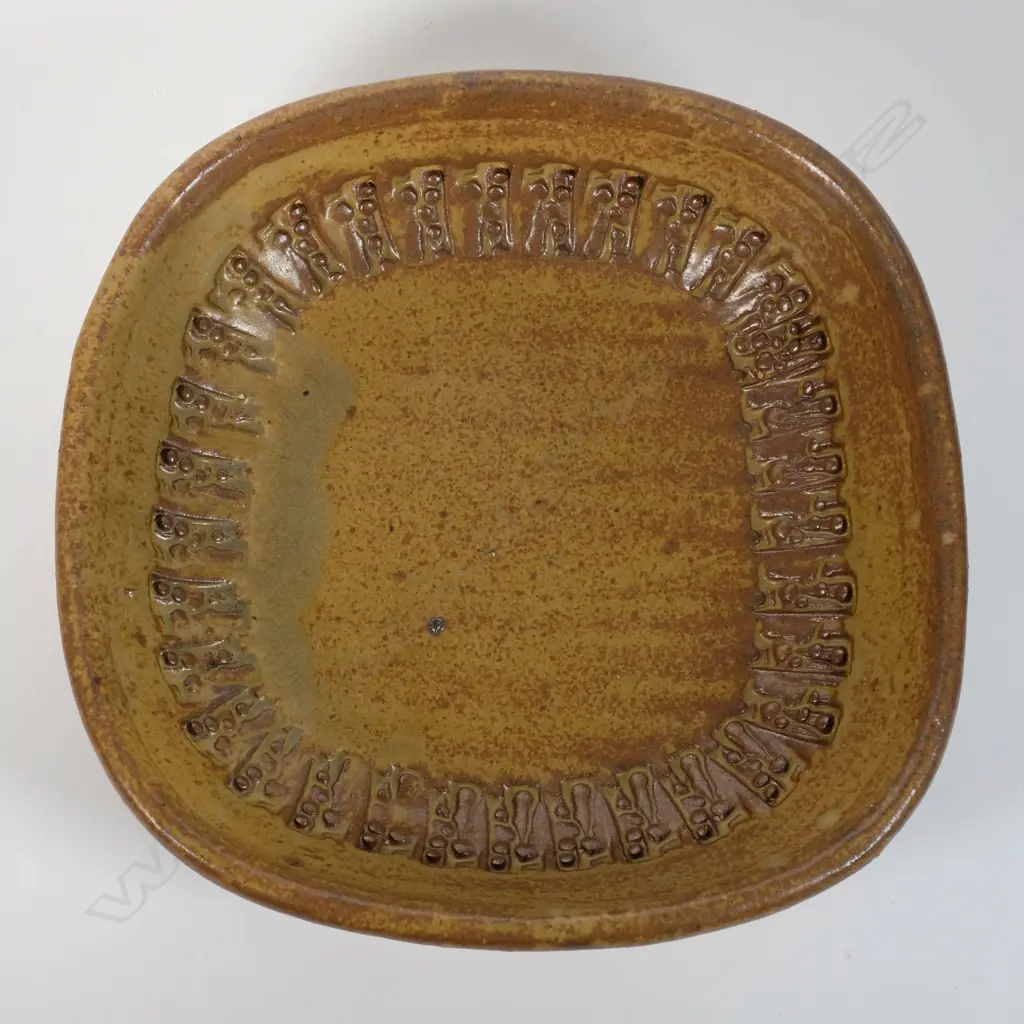 Don Thornley (1936-1989) - Stoneware platter w/ impressed geometric designs Image 1++
