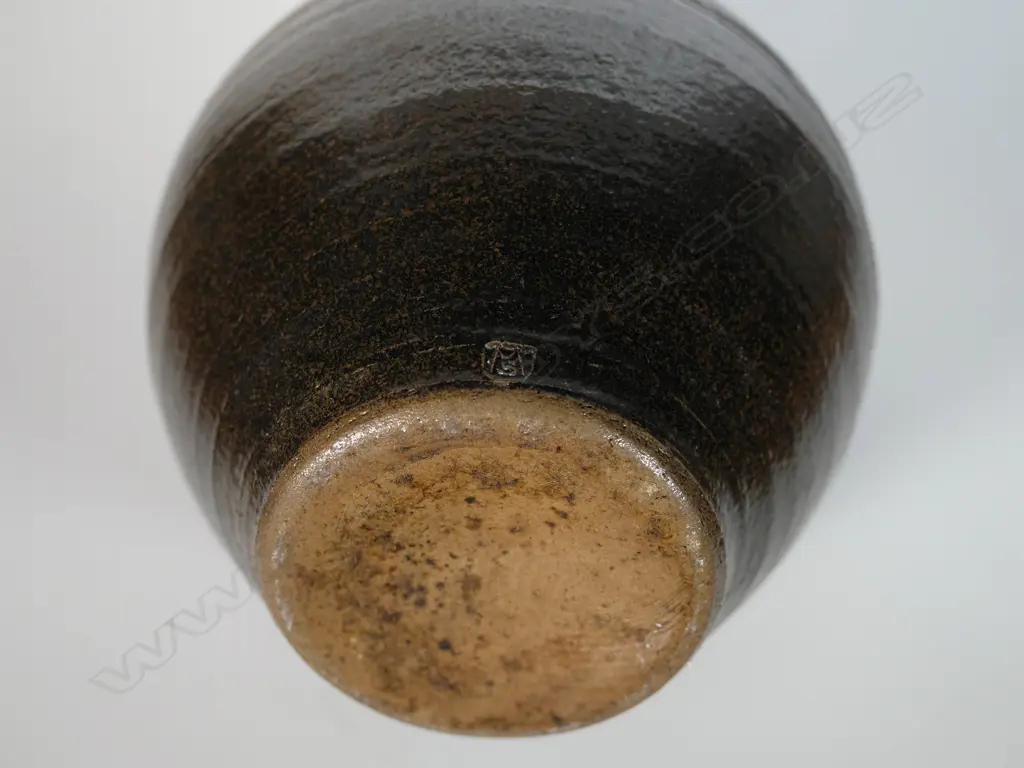 Mirek Smisek (1925-2013) - Early Flagon with Deep Salt Glaze Image 1++