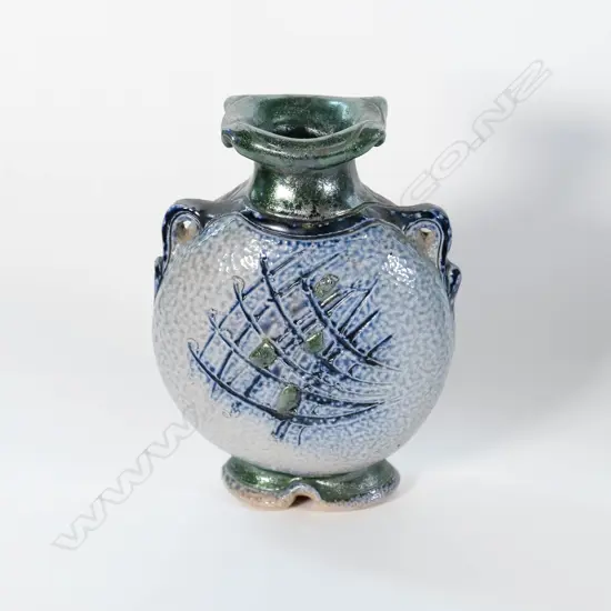 Pamella Annsouth - Salt glaze vase with incised decoration