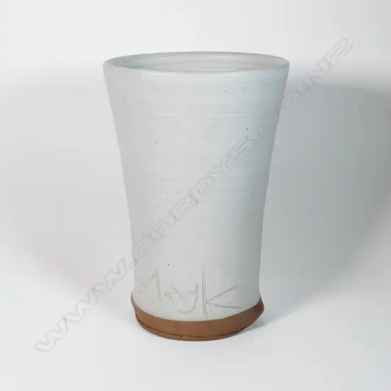 Paul Maseyk (b. 1974) - Vase with prominent 'Maseyk' signature incised