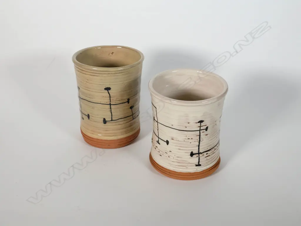 Paul Maseyk (b. 1947) - Line decorated teracotta tumblers Image 1++