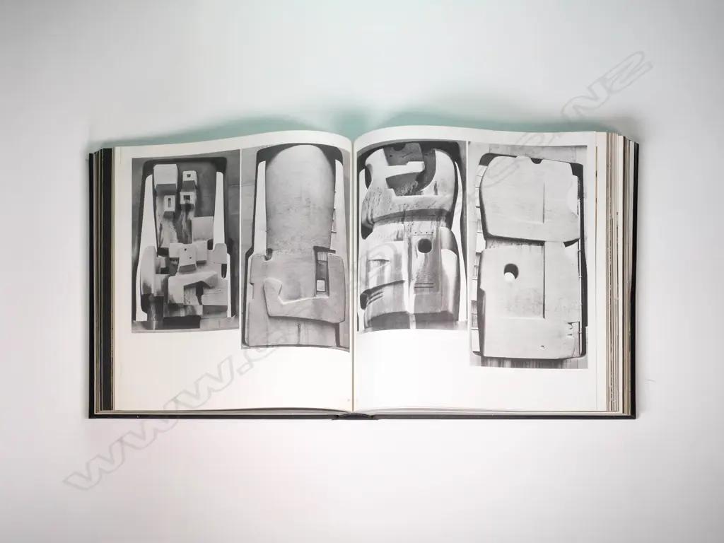 Henry Moore - Sculpture and Environment 1977 Image 1++