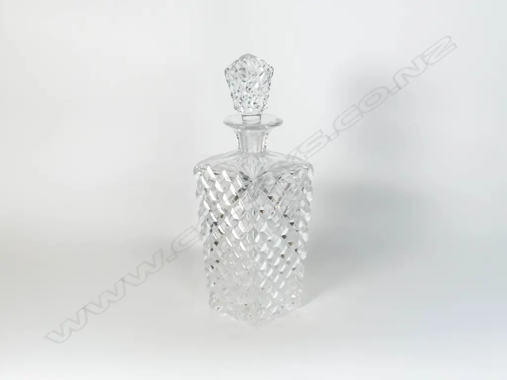 Exceptional Square form cut crystal whiskey decanter. 85 x 85 x 265mm Image 1++
