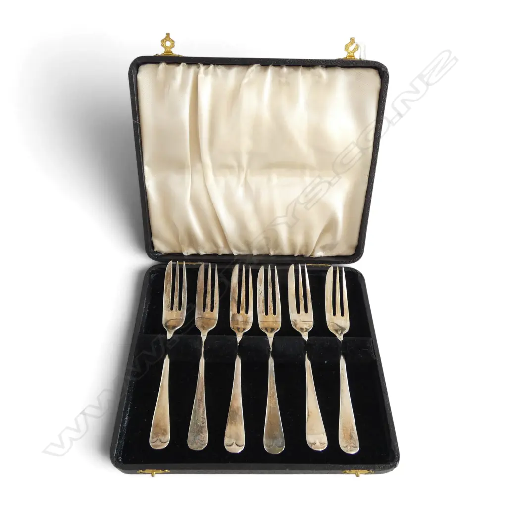 6 STG SILVER CAKE FORKS, B'HAM 1933, 116gms CASED Image 1++
