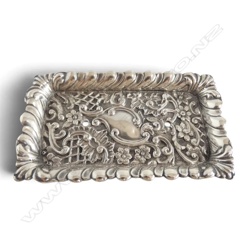 ART NOUVEAU S/SILVER DISH WITH REPOUSSE WORK BIRMINGHAM 1902 MAKER HENRY MATHEWS 51.8GMS Image 1++