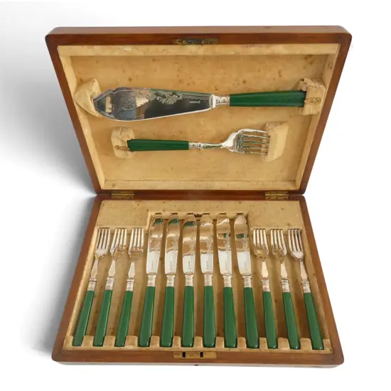 ART DECO  FISH SET & SERVERS WITH GREEN BAKERLITE HANDLES ORIGINAL MAHOGANY BOX  L340MM