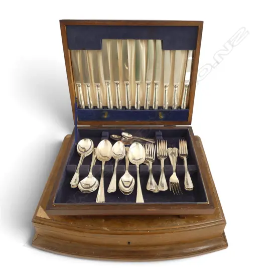 2 CUTLERY CANTEENS (1 EMPTY AF)