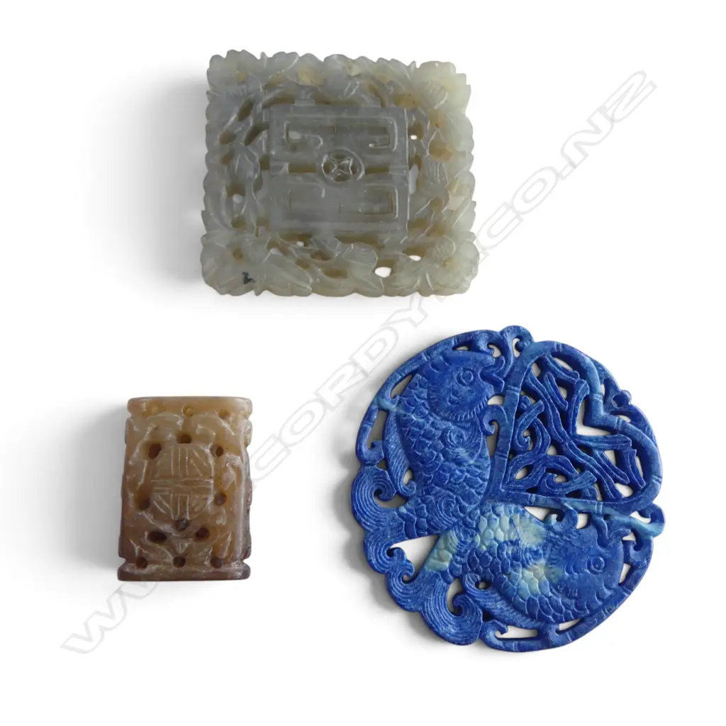 CHINESE CARVED JADE SQUARE SHAPED PENDANT DIA55MM JADE TOGGEL L35MM & LAPIZ LULIA CARVED PENDANT DIA65MM Image 1++