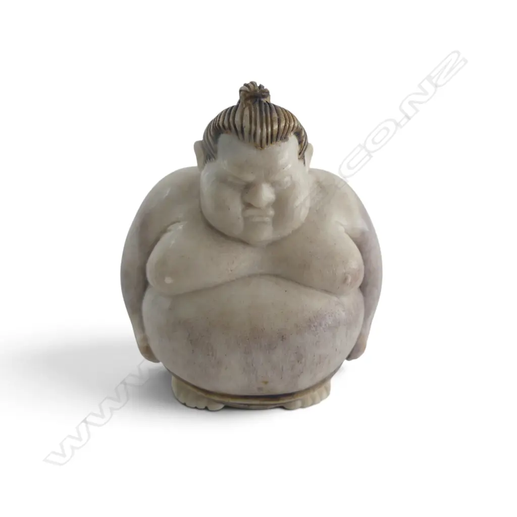 CARVED DEER ANTLER SUMO WRESTLER NETSUKE H.45mm Image 1++
