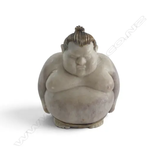 CARVED DEER ANTLER SUMO WRESTLER NETSUKE H.45mm