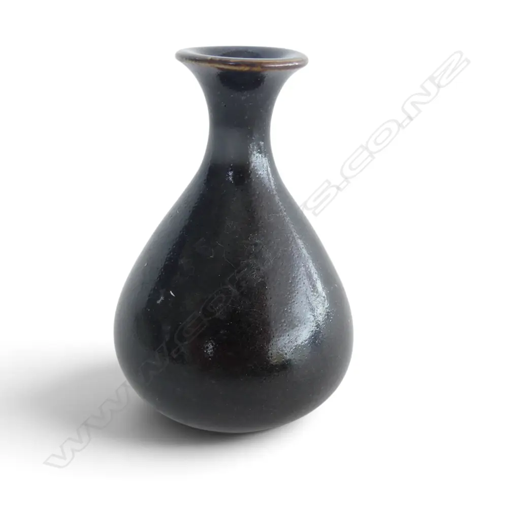 SMALL VASE w. BLACK GLAZE H.80mm Image 1++