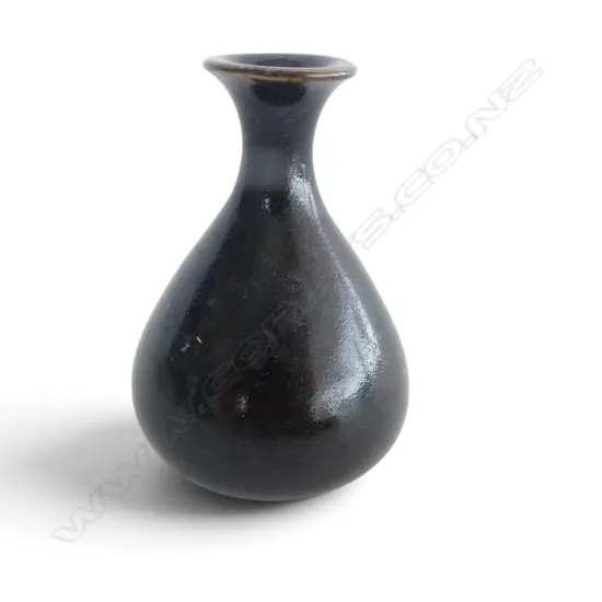 SMALL VASE w. BLACK GLAZE H.80mm