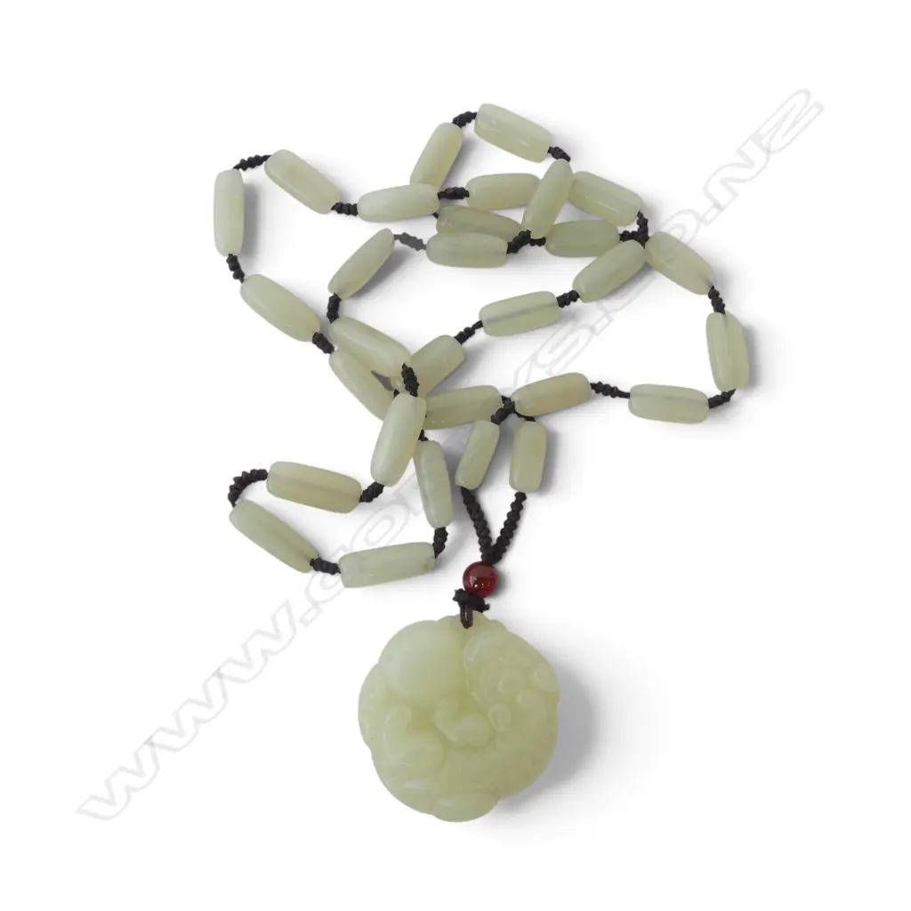 HETIAN JADE NECKLACE WITH PENDANT DEPICTING A PIXIU - ACCOMPANIED BY TWO TESTING CERTIFICATES Image 1++