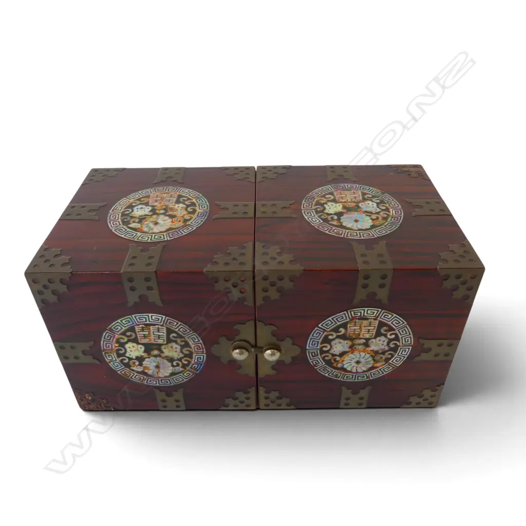 ORIENTAL STYLE DOWRY JEWELLERY BOX IN ROSEWOOD AND MOTHER OF PEARL 240mm (H) Image 1++