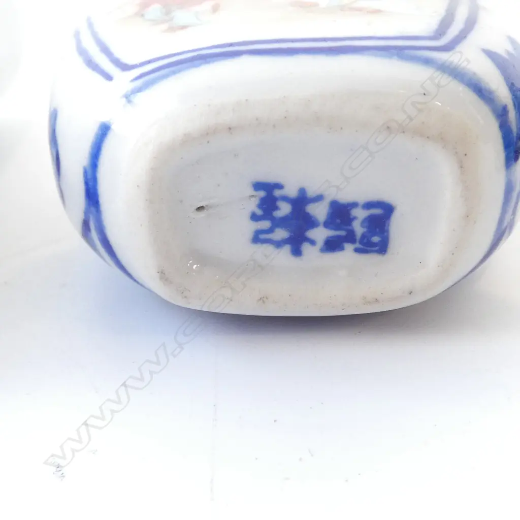 3 ORIENTAL SNUFF BOTTLES H.90mm Image 1++