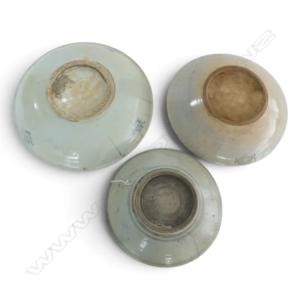 3 ORIENTAL 'KITCHEN MING' BOWLS, HAIRLINES 220 - 285mm dia Image 1++