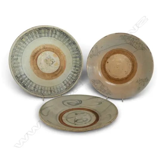 3 ORIENTAL 'KITCHEN MING' BOWLS, HAIRLINES 220 - 285mm dia