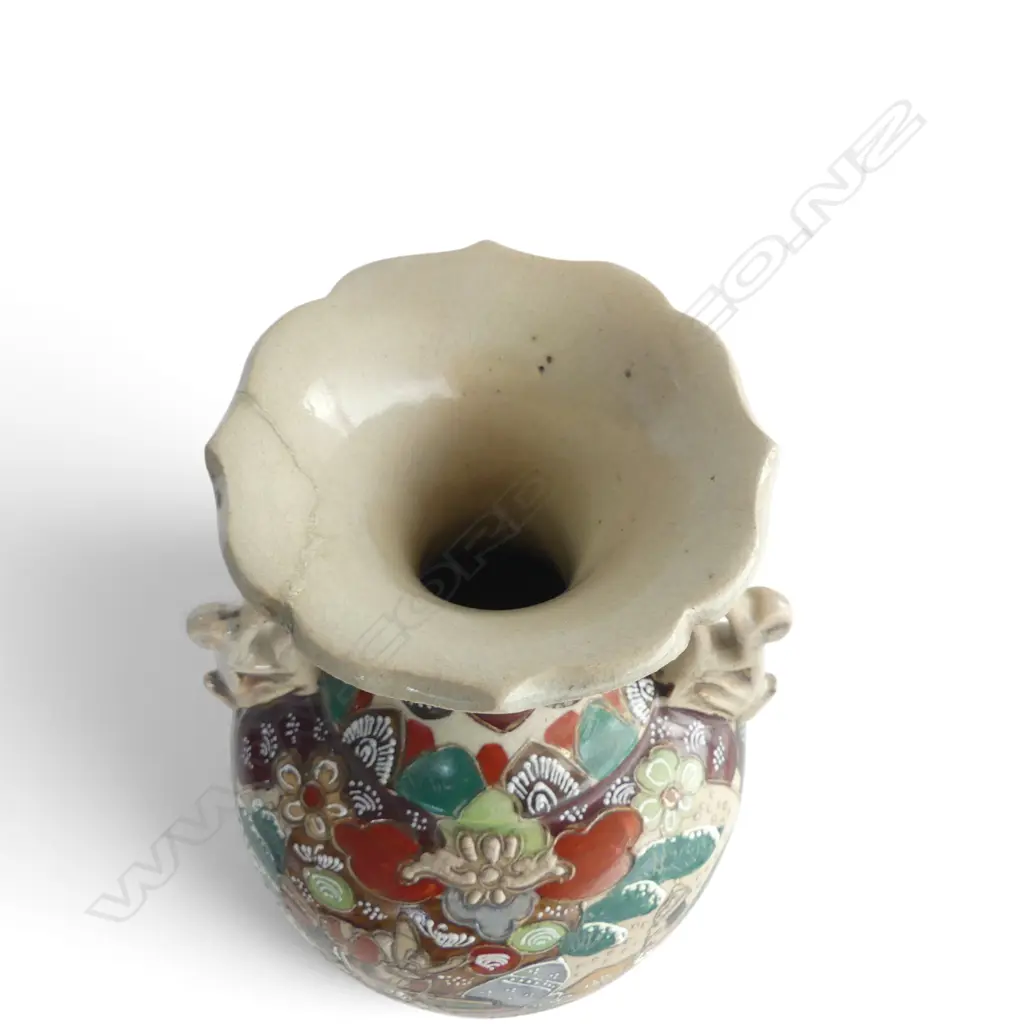 HAND PAINTED JAPANESE SATSUMA CERAMIC VASE WITH TRADITONAL WARRIOR, REPAIR TO RIM, H.400 MM Image 1++