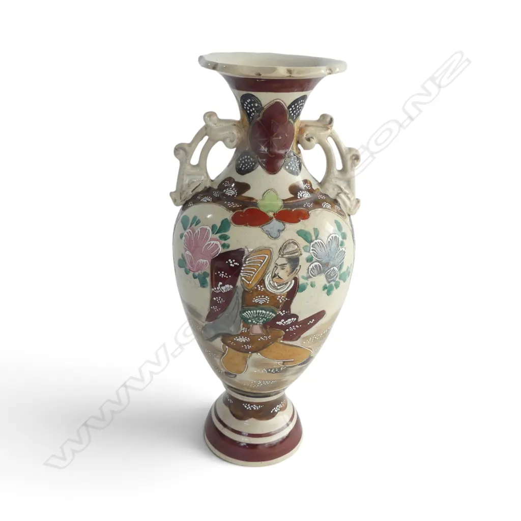 HAND PAINTED JAPANESE SATSUMA CERAMIC VASE WITH TRADITONAL WARRIOR, REPAIR TO RIM, H.400 MM Image 1++