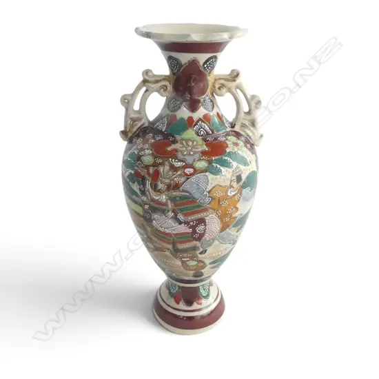 HAND PAINTED JAPANESE SATSUMA CERAMIC VASE WITH TRADITONAL WARRIOR, REPAIR TO RIM, H.400 MM