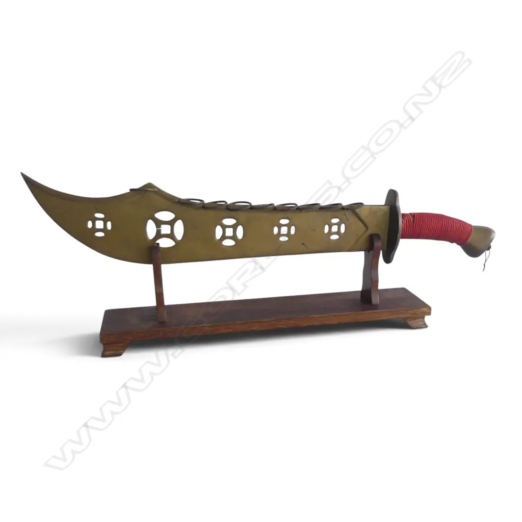 ORIENTAL DECORATIVE GILT METAL SWORD L.685mm ON STAND Image 1++