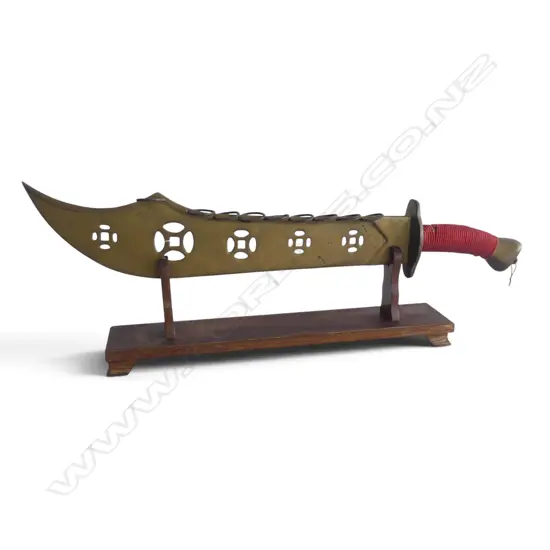 ORIENTAL DECORATIVE GILT METAL SWORD L.685mm ON STAND
