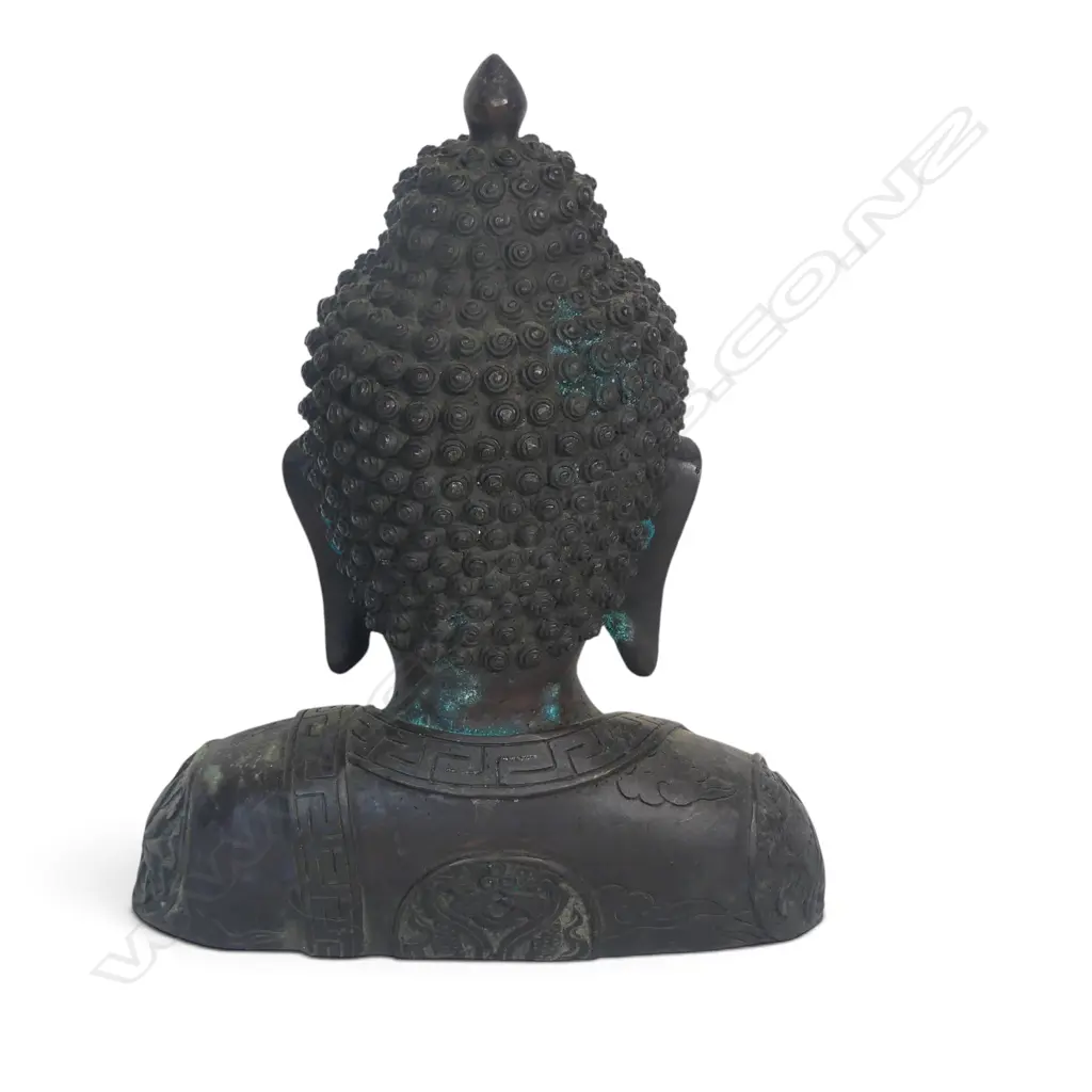 THAI STYLE BRONZED BUST OF CONTEMPLATIVE BUDDHA WITH STYLIZED SPIRAL CURLS, AGED PATINA & VERDIGRIS, 280 X 210MM Image 1++