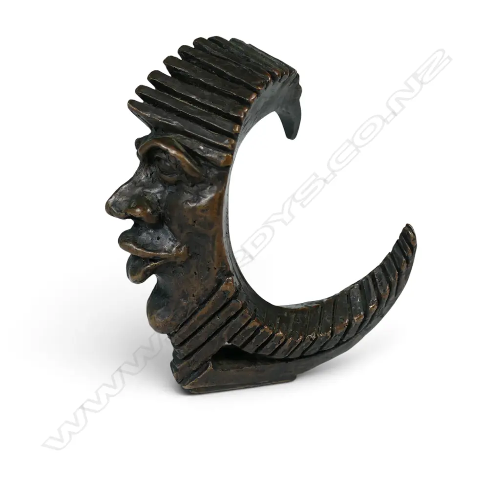 BRONZE SCULPTURE OF A STYLIZED HUMAN FACE, SIGNED J.DOUGLAS, H.100MM Image 1++